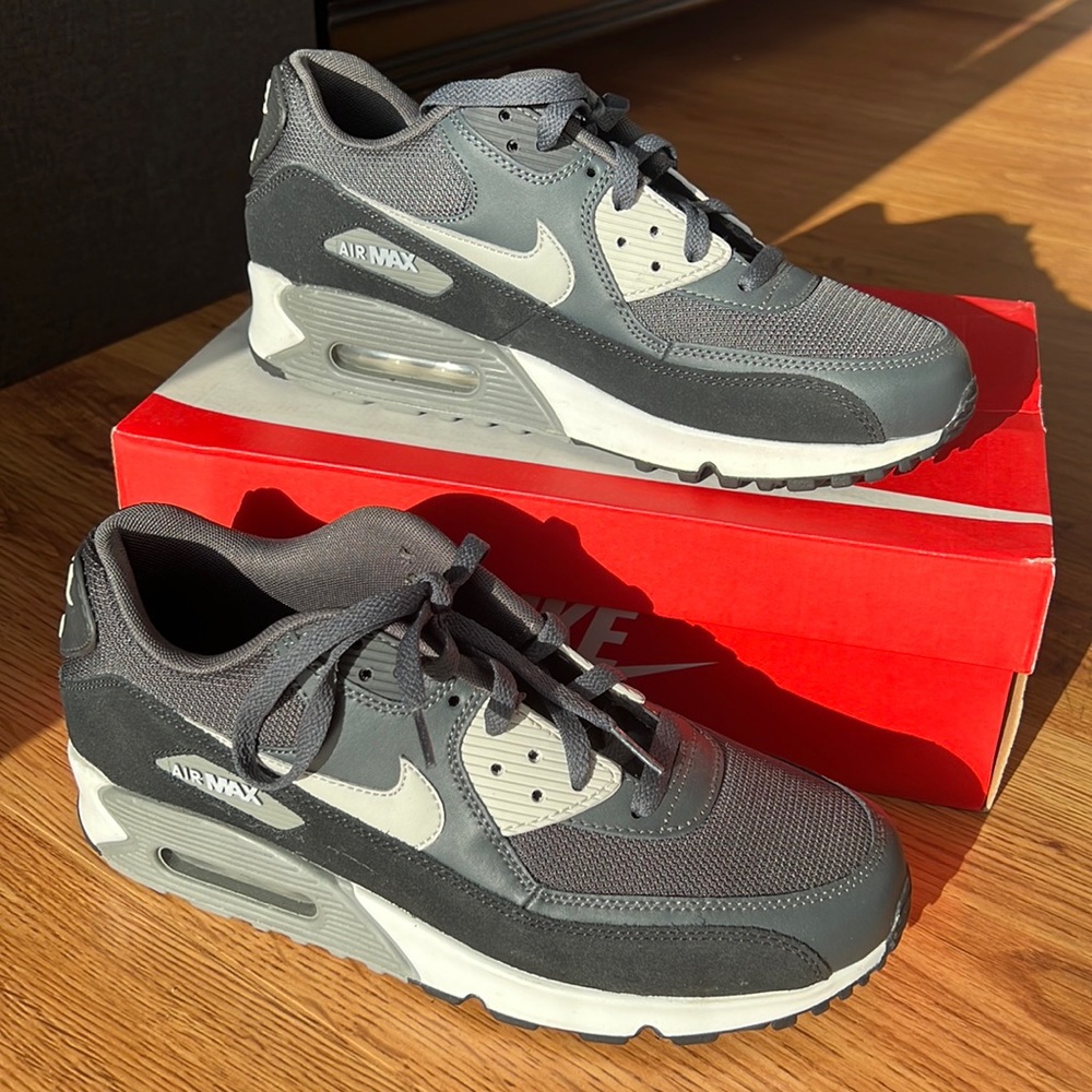 Nike Air Max 90 Essential